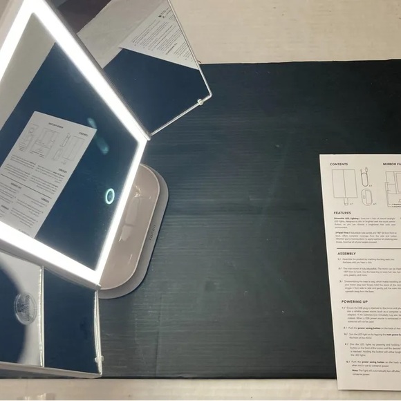 Sora Dual powered Vanity Mirror LED’s mimic the natural sunlight - Picture 2 of 13